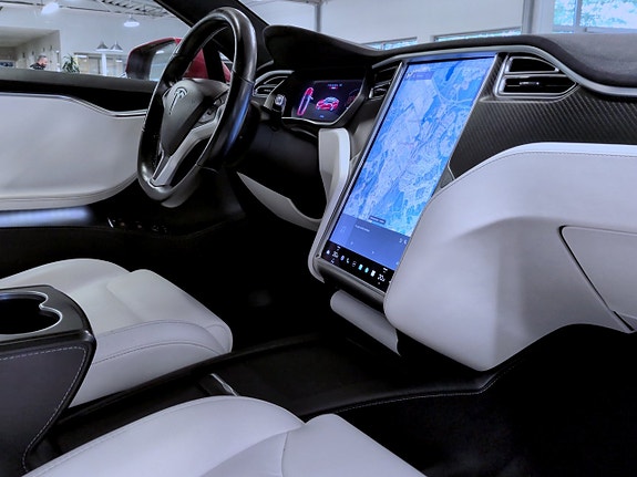 Tesla Model S 16 of 20