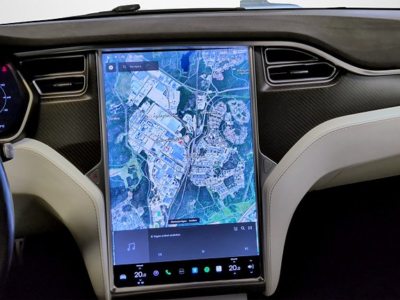 Tesla Model S 12 of 20