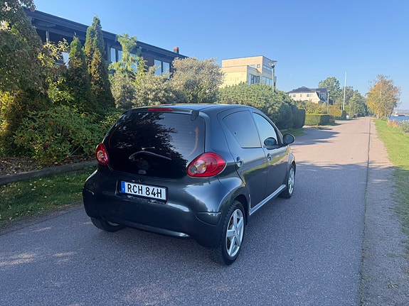 Toyota Aygo 3 of 6