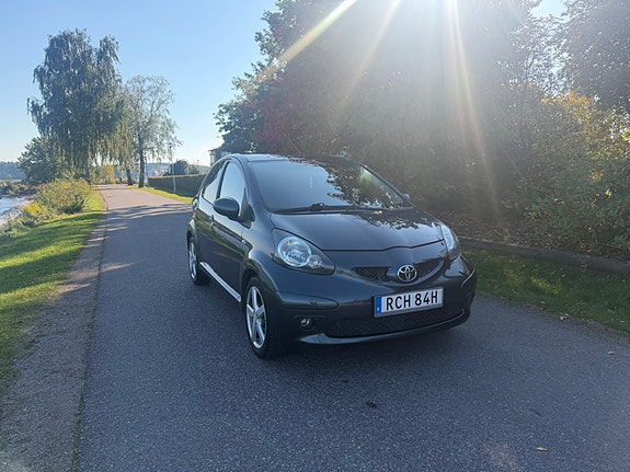 Toyota Aygo 2 of 6