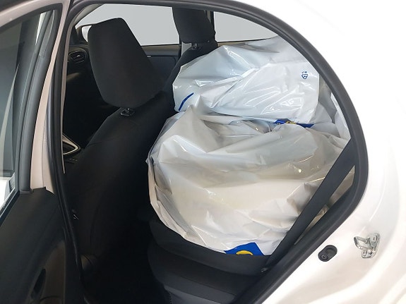 Toyota Yaris 8 of 15