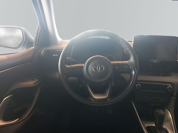 Toyota Yaris 10 of 15