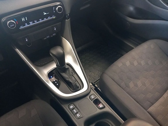 Toyota Yaris 15 of 15