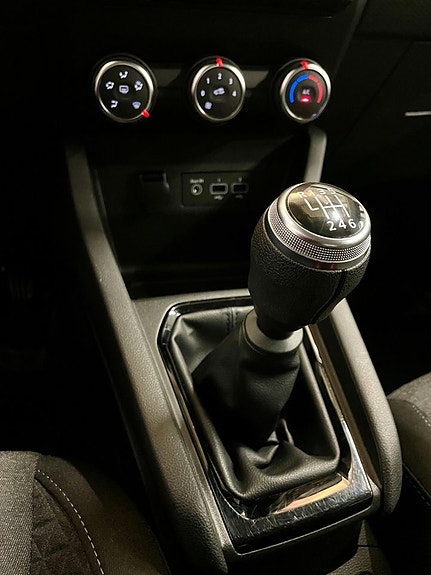 Renault Clio 13 of 24