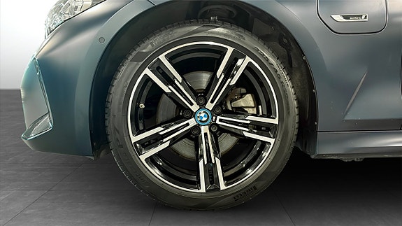 BMW 330e 9 of 12