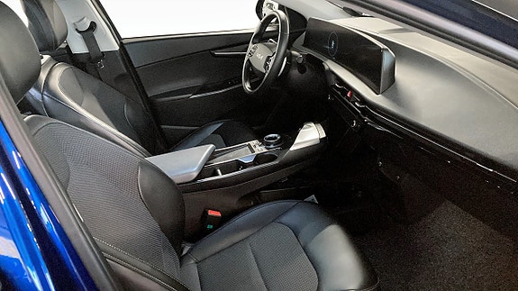 Kia EV6 3 of 12