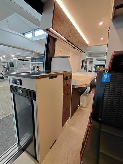 Bürstner Habiton HMX 6.0 4x4, långbäddar, mercedes 190hk aut, dieselvärmare m.m! 9 of 17