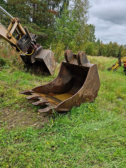 Komatsu PC210 5 of 7