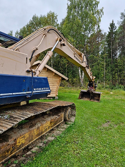 Komatsu PC210 7 of 7