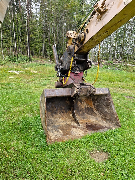 Komatsu PC210 4 of 7