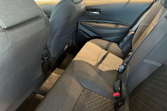 Toyota Corolla 11 of 19