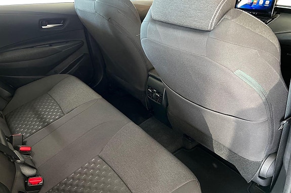 Toyota Corolla 7 of 19