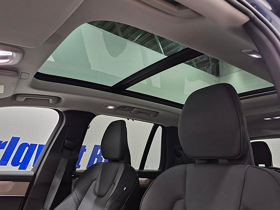Volvo XC90 15 of 16