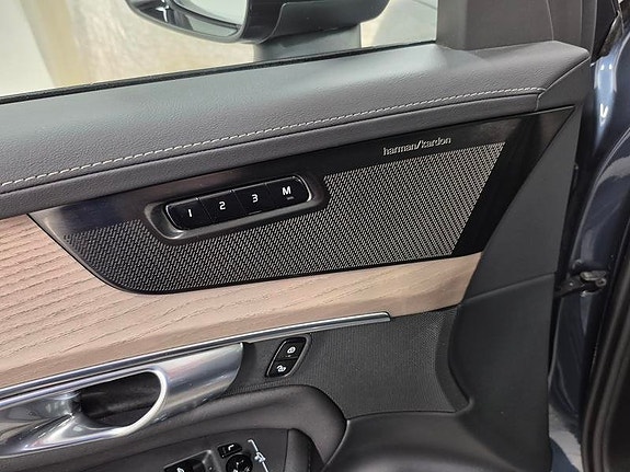 Volvo XC90 14 of 16