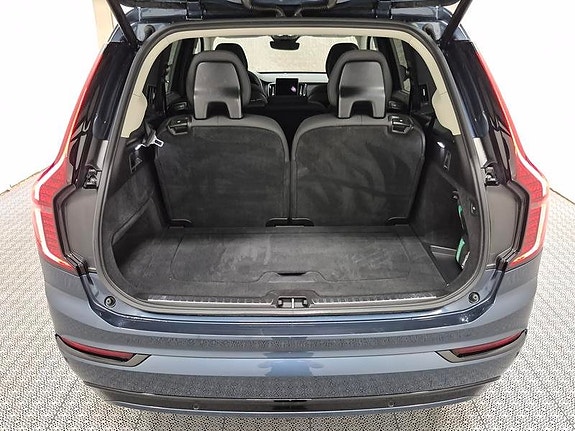 Volvo XC90 12 of 16