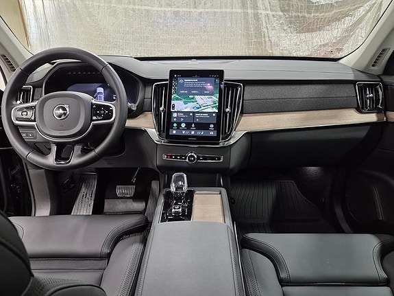 Volvo XC90 6 of 16