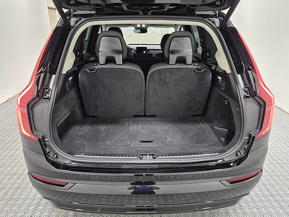 Volvo XC90 12 of 16