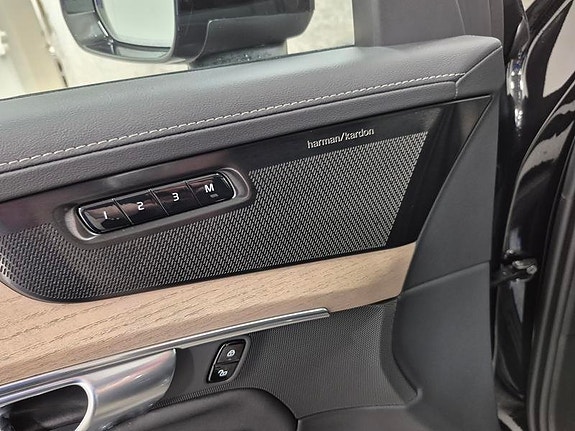 Volvo XC90 14 of 16