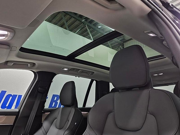 Volvo XC90 15 of 16
