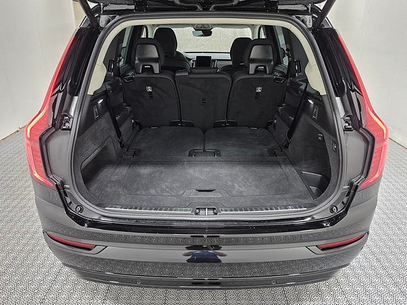 Volvo XC90 16 of 16