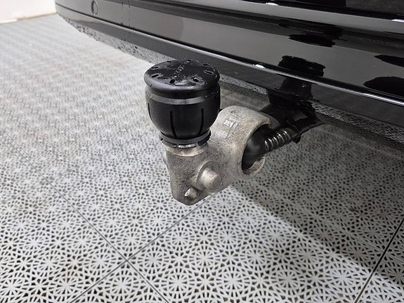 Volvo XC90 10 of 16