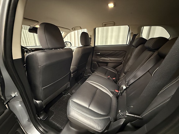 Mitsubishi Outlander 8 of 16