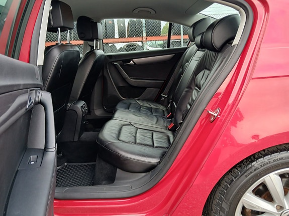 Volkswagen Passat 12 of 20