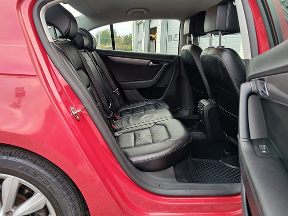 Volkswagen Passat 13 of 20
