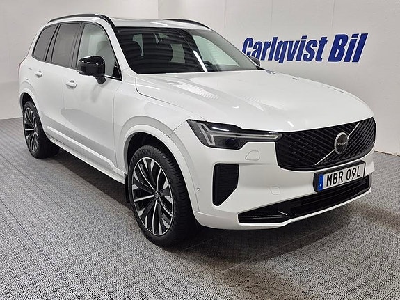 Volvo XC90 3 of 16