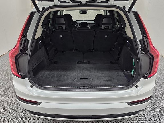 Volvo XC90 11 of 16