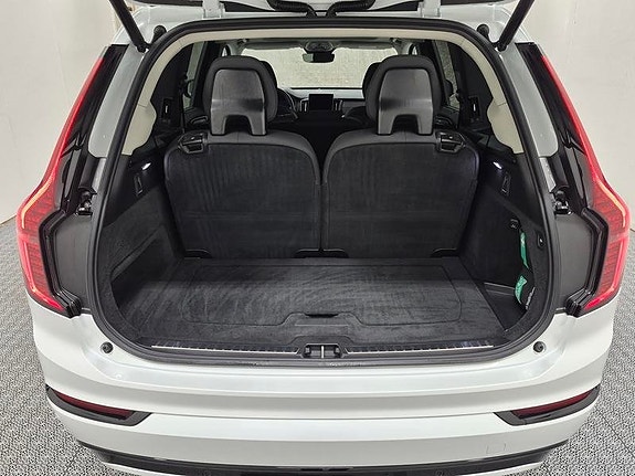 Volvo XC90 16 of 16