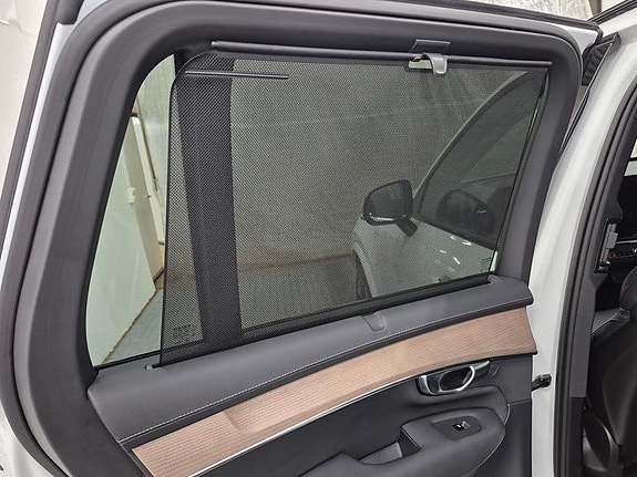 Volvo XC90 13 of 16