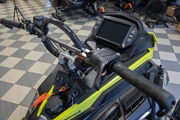 Polaris 850 RMK Khaos 155" *7S Display* 6 of 6
