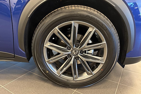 Lexus LBX 15 of 23