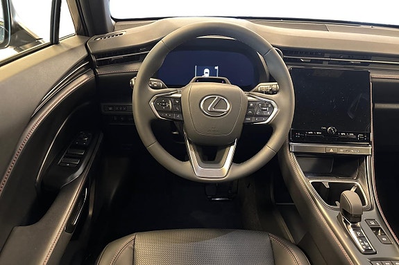 Lexus LBX 9 of 23