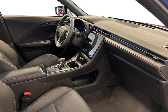 Lexus LBX 6 of 23