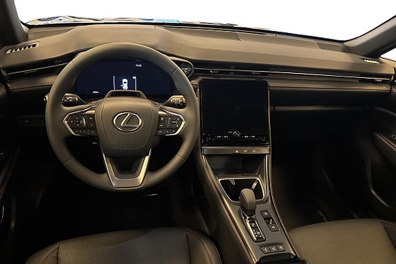 Lexus LBX 8 of 23