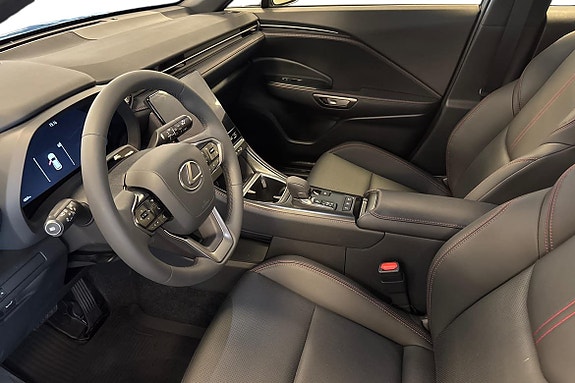 Lexus LBX 12 of 23