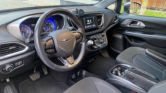 Chrysler Pacifica 19 of 30