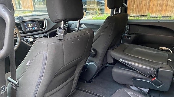 Chrysler Pacifica 17 of 30