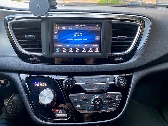 Chrysler Pacifica 22 of 30