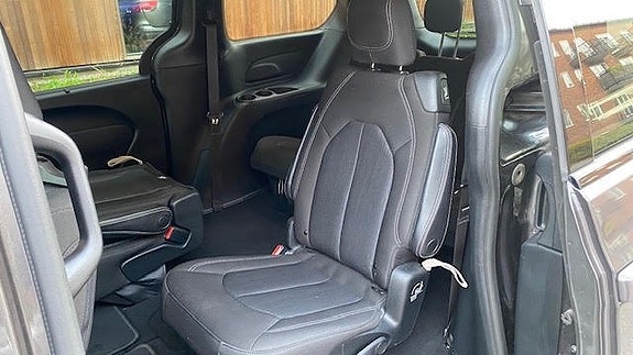 Chrysler Pacifica 15 of 30