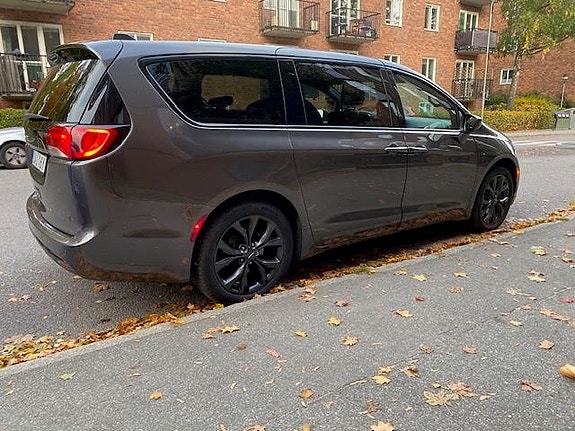 Chrysler Pacifica 6 of 30