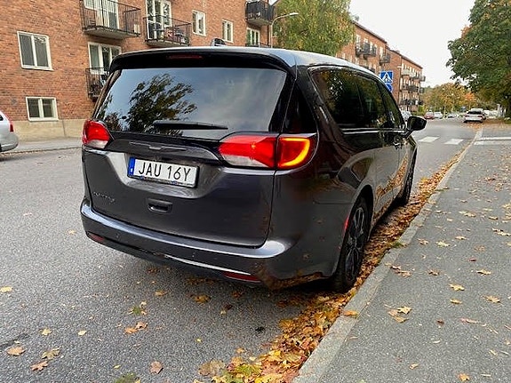 Chrysler Pacifica 5 of 30