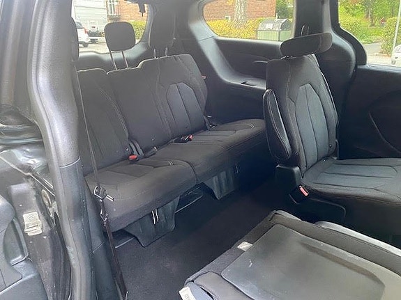 Chrysler Pacifica 28 of 30