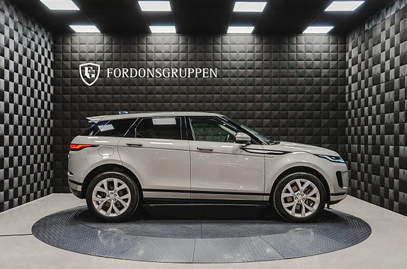 Land Rover Range Rover Evoque 11 of 26