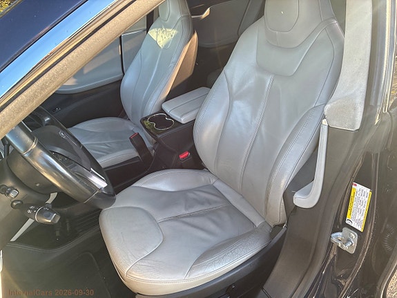 Tesla Model S 17 of 24