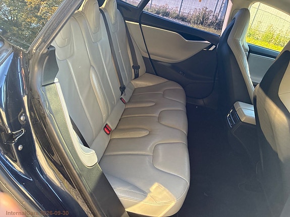Tesla Model S 20 of 24