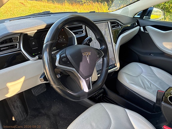 Tesla Model S 16 of 24