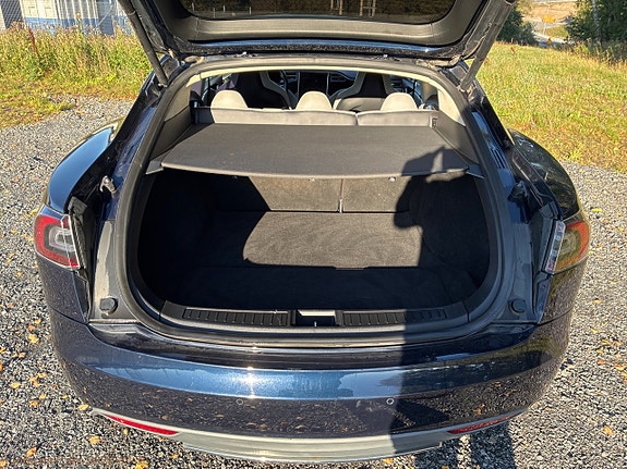 Tesla Model S 9 of 24